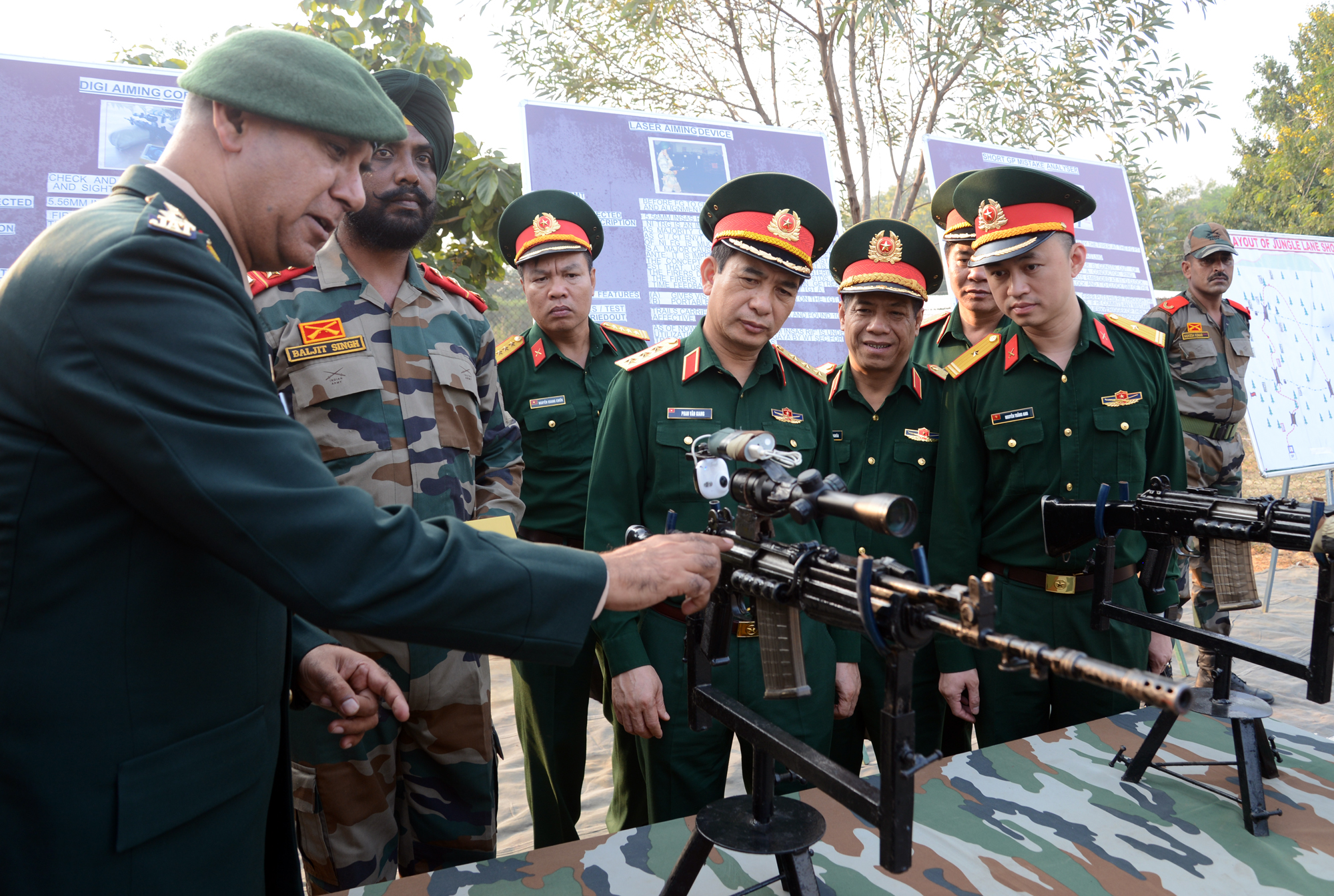 Thượng tướng Phan Văn Giang  thăm Trường đào tạo Sĩ quan Lục quân Ấn Độ